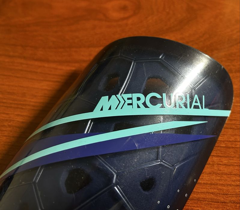 Caneleiras Nike mercurial ( Edição especial - CR7)