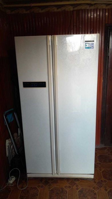 Холодильник Samsung двухдверный