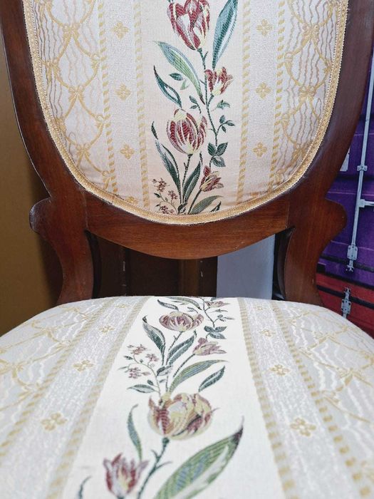 Cadeira antiga de madeira estofada. Antique Upholstered wooden chair