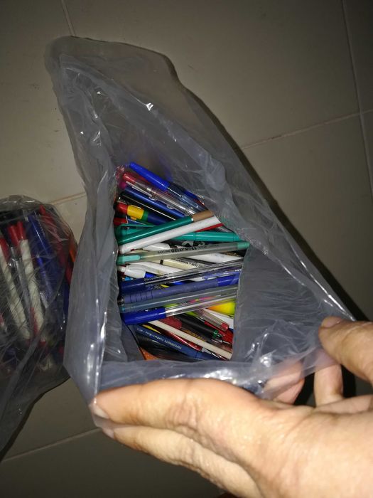 Diversas canetas 230