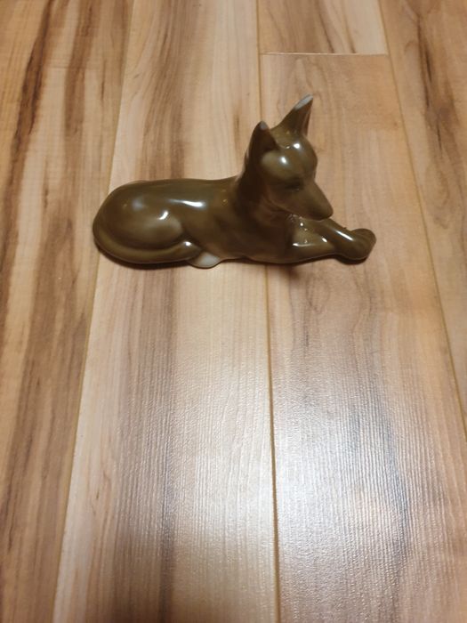 Фарфоровая фигурка собака Городница.