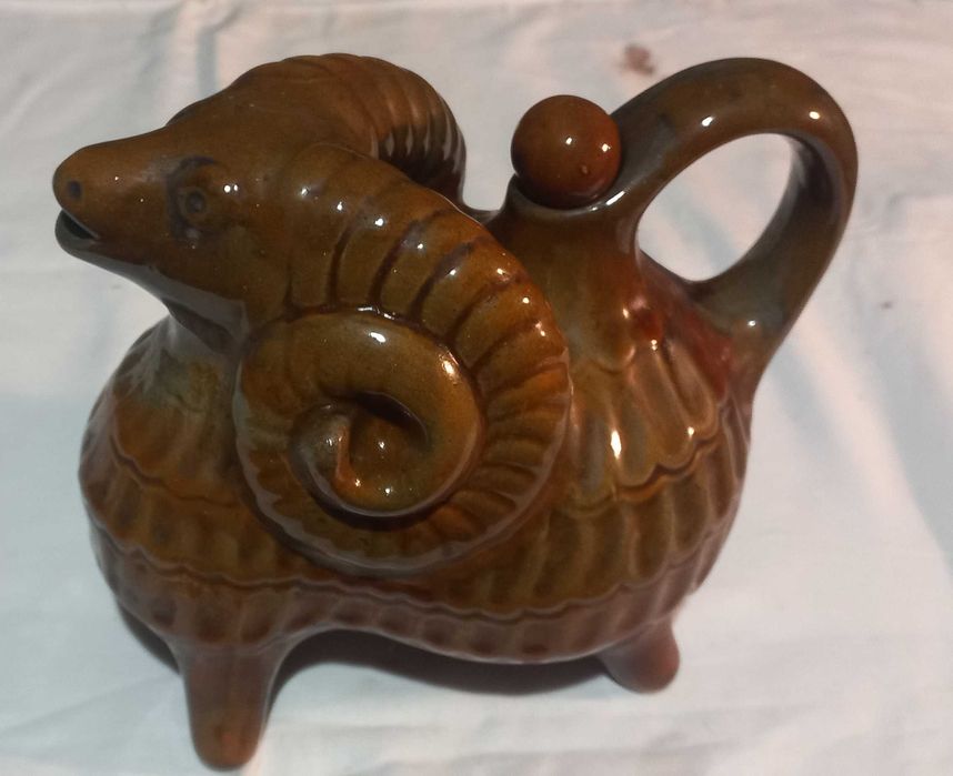 штоф (графин) у формі барана, виготовлений на Васильківському заводі