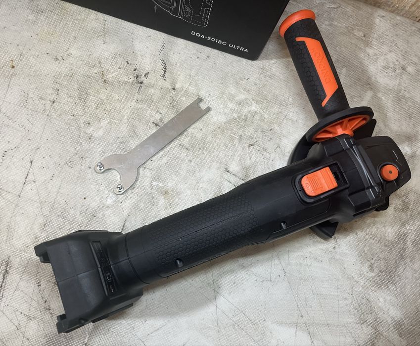 Акумуляторна болгарка Dnipro-M DGA-201BC ULTRA | Гарантія 2028