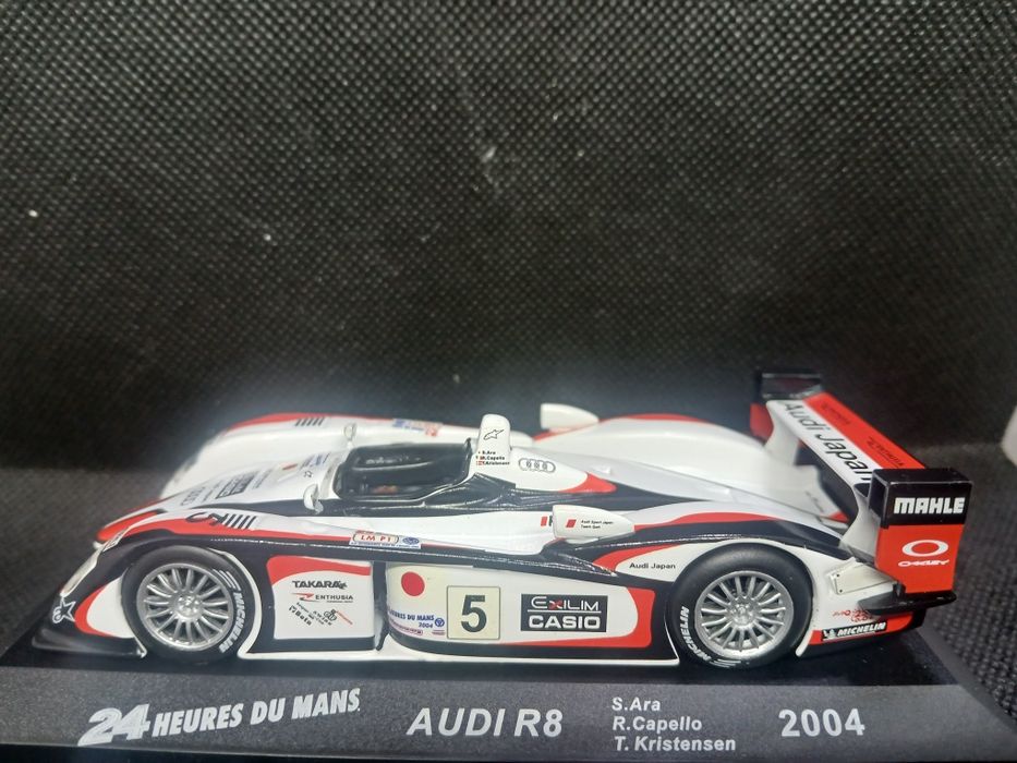 Miniaturas 1:43 24 H Le Mans e outras para desocupar