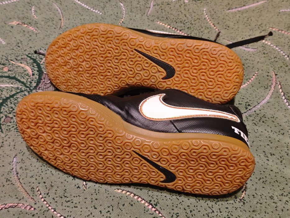 Футзалки   Nike Tiempo X  (оригинал) фирменные  размер-35 стелька- 22см