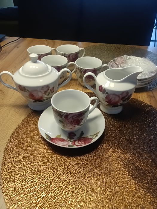 Serwis kawowy śniadaniowy Ambition róże