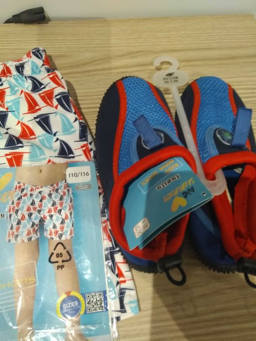 Kąpielówki na basen LUPILU 110 116 cm i buty basenowe 30