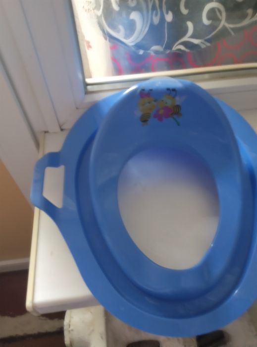 Накладка на унитаз для ванной комнаты.