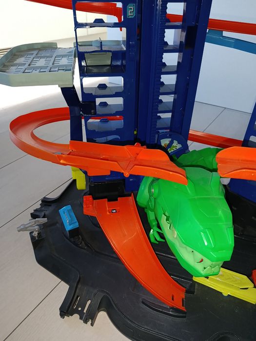 Hot Wheels City Mega Garaż T-Rexa (lub Ultimate Garage)