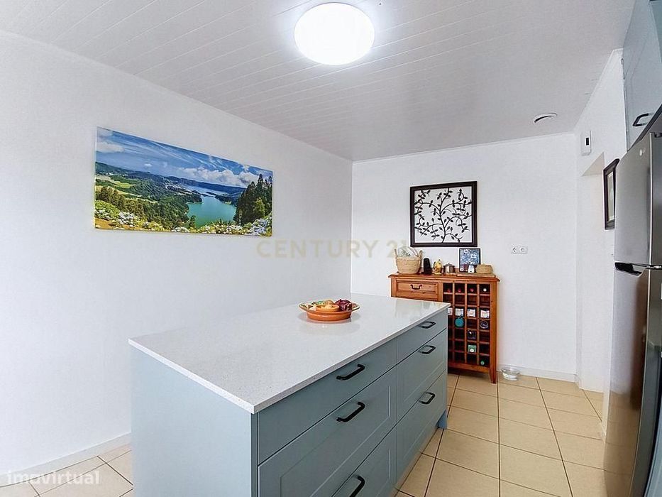 Moradia T2 no Centro da Vila do Nordeste | Jardim e Excelente Potencia