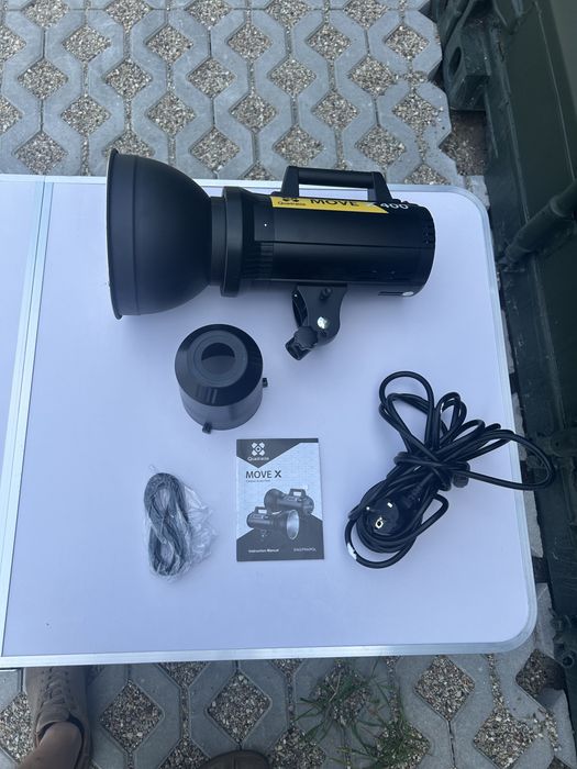 Lampa błyskowa Quadralite Move X400