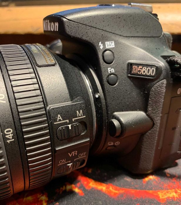 Nikon D5600 + Nikkor 18-140mm + Nikkor 35mm + torba