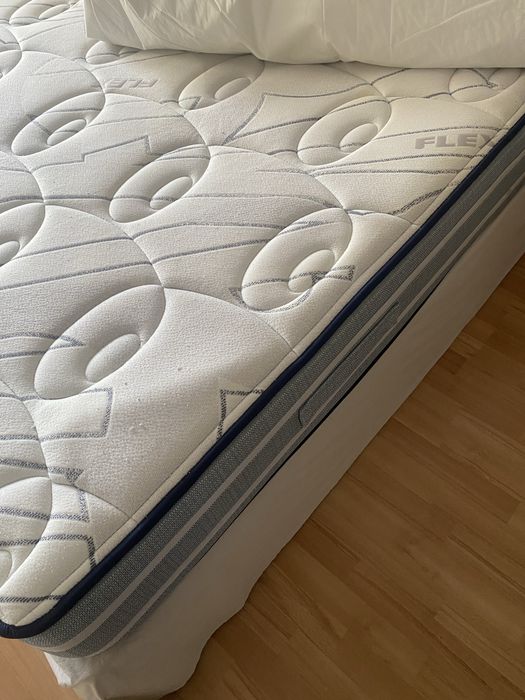Cama somier de casal com arrumação