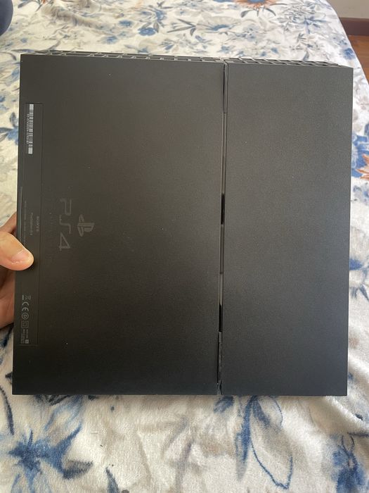 Playstantion 4 slim com 4 jogos