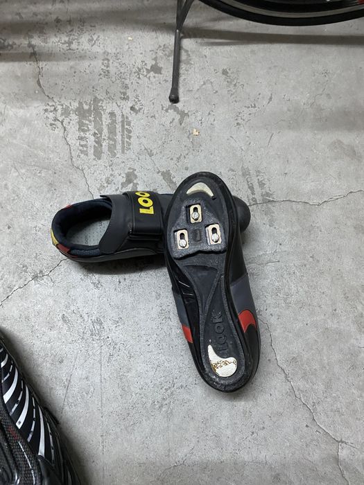 sapatos para bicicleta usados mas muito estimados .