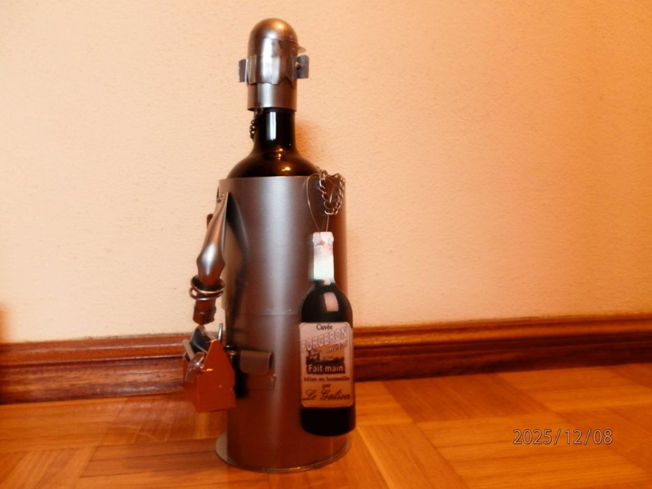 Suporte para Garrafa -   Metal  - Artesanal - novo