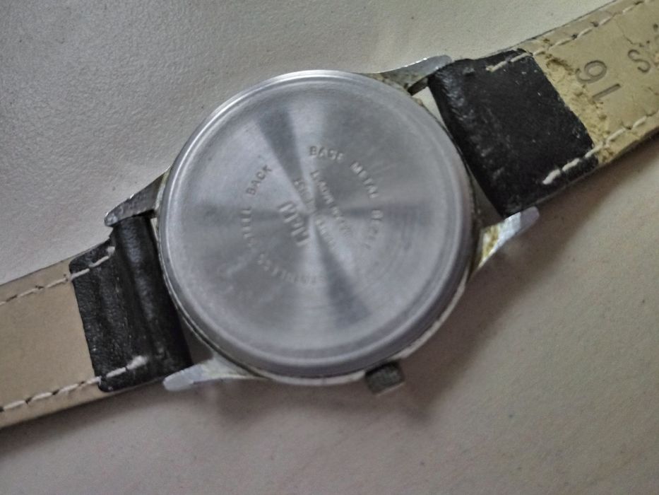 Zegarek Q&Q nakręcany 30 mm