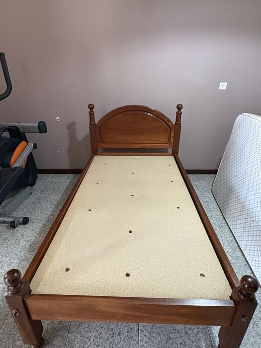 Vendo Cama Solteiro