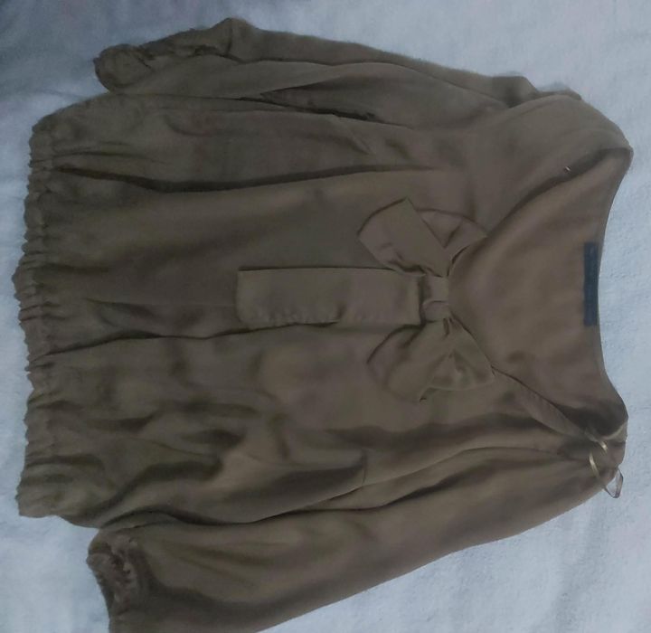 Vários peças vestuário de senhora