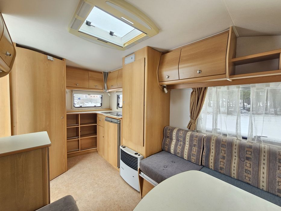 Przyczepa kempingowa Avento 395 z przedsionkiem 2004r