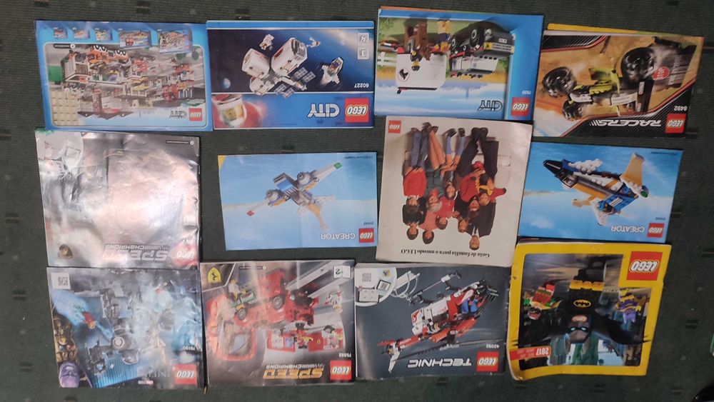 Lote 70 Manuais da Lego