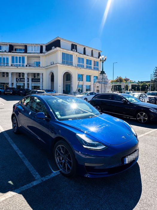 Tesla Model 3 Azul