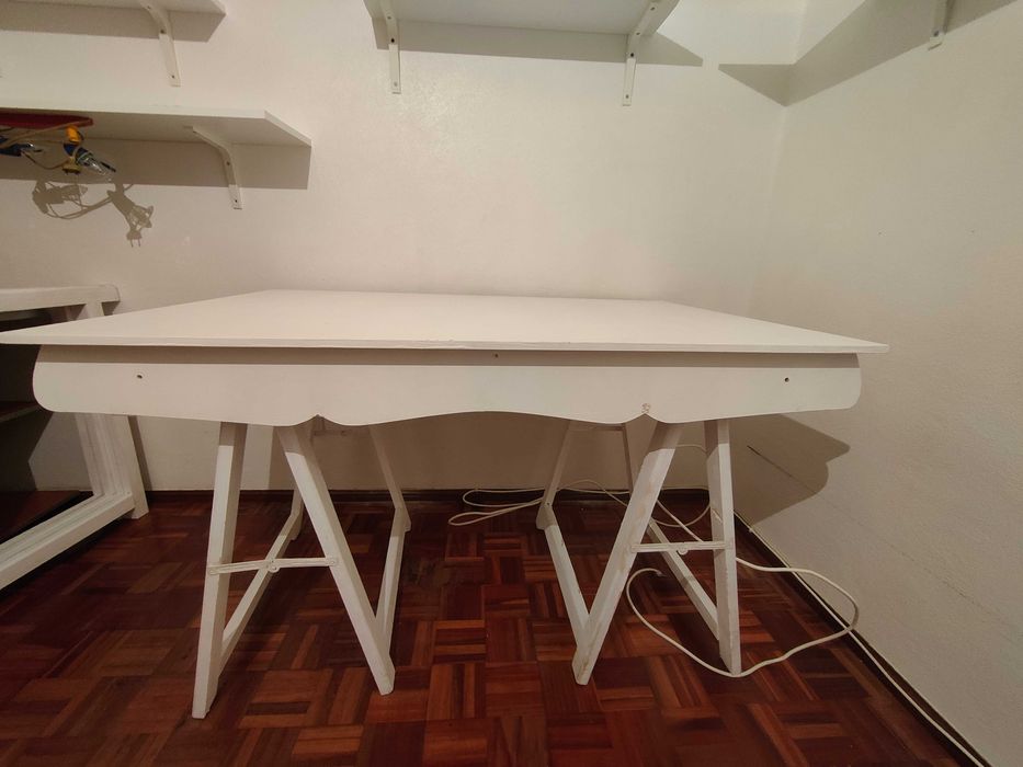 Mesa branca decorativa