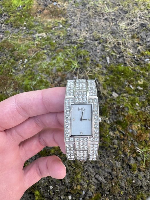 Жіночий годинник Dolce & Gabbana D&G з камінням – модний аксесуар