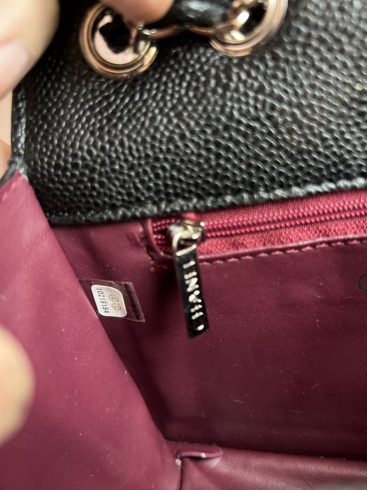 Кожаная маленькая сумочка Chanel с номером