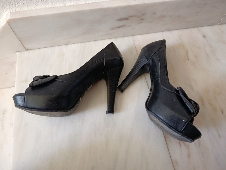 Sapatos pretos cerimónia salto alto
