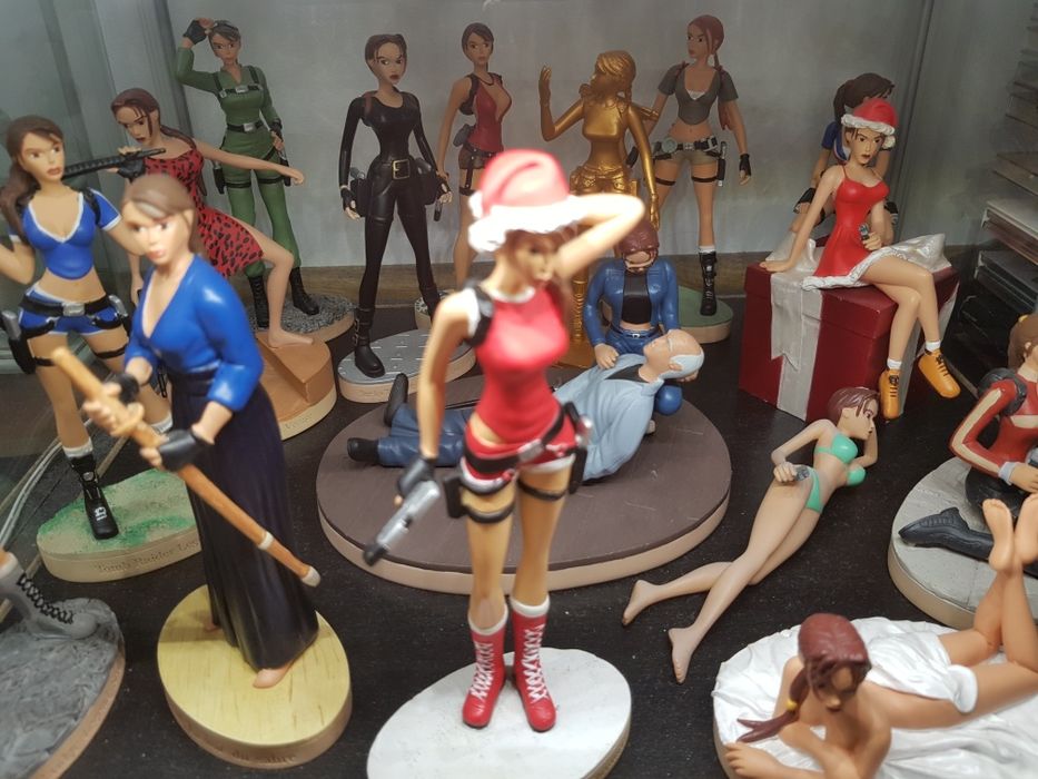 FIGURKA lara croft