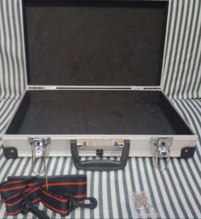 Чемодан для картин