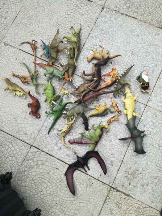 Dinossauros em resina vários