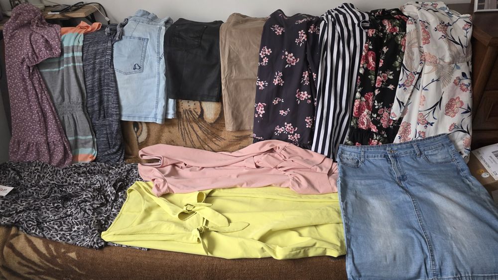 Zestaw sukienek i  spódnic X plus inne zestawy.L 24 sztuki