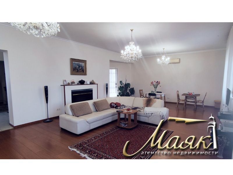 Дом в центре Вознесеновского района.