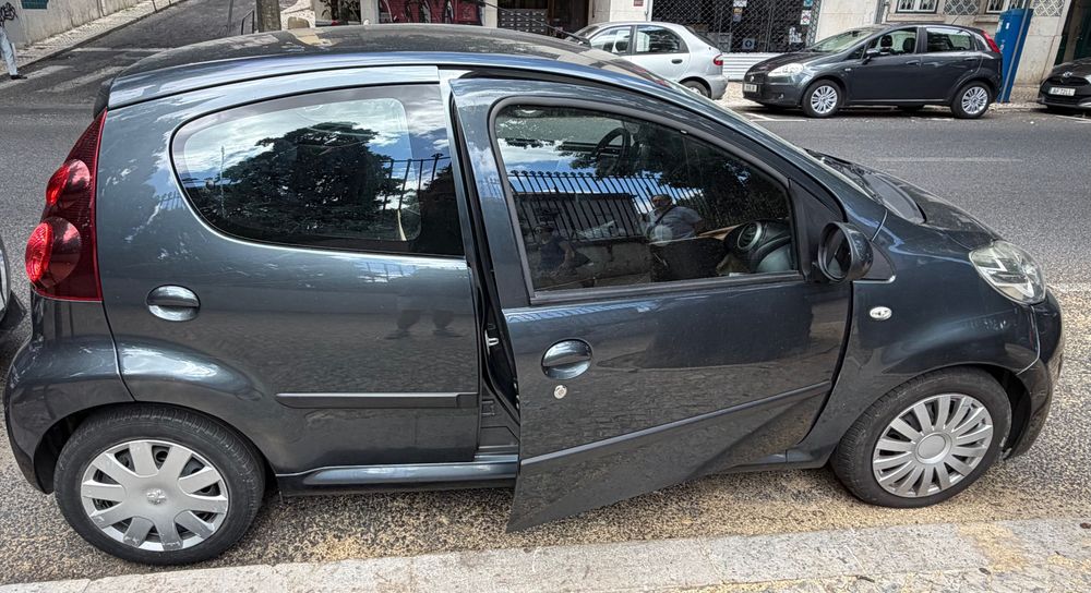 o carro Peugeot 107 AUTOMATICO — photo 3