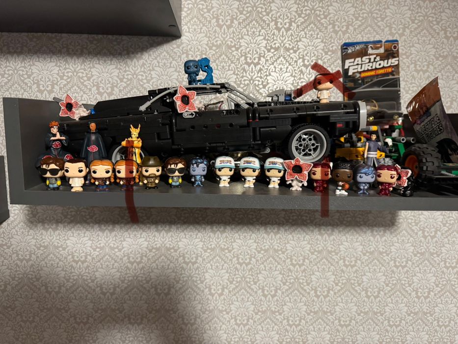 Фигурки очень странные дела