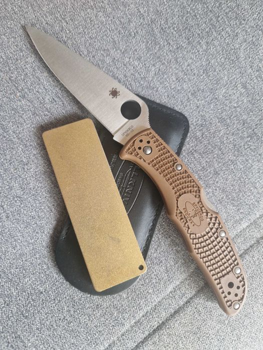 Nóż Spyderco Endura z osełką