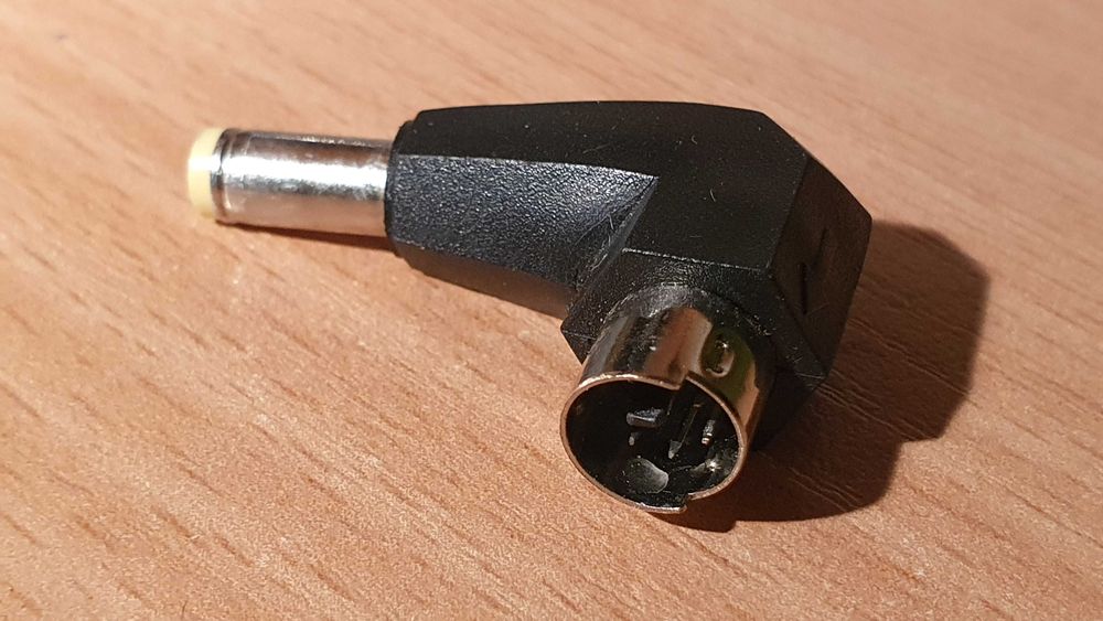 Adapter kątowy zasilacza Acer din6