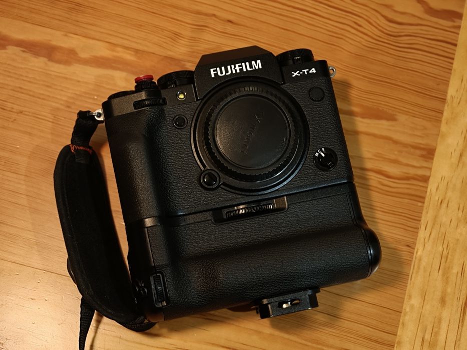 Fujifilm X-T4 (Com Grip, 5 baterias e cage)