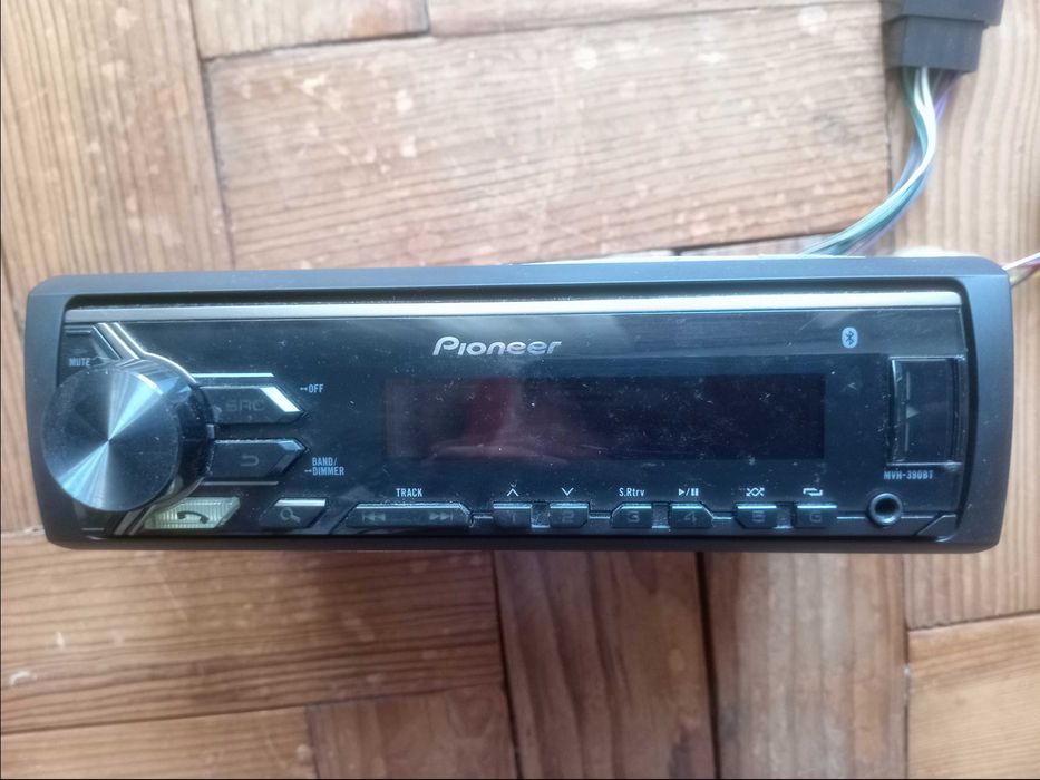 Auto radio Pioneer com USB
