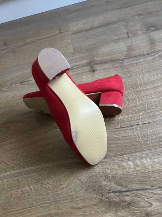 Buty typu Mary Jane na lekkim obcasie rozmiar 38