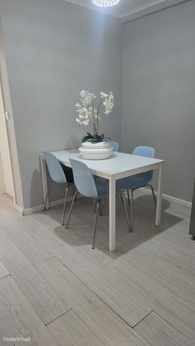 Oportunidade em Santo António dos Cavaleiros – T2 Remodelado! — Santo António Dos Cavaleiros E Frielas, Lisboa