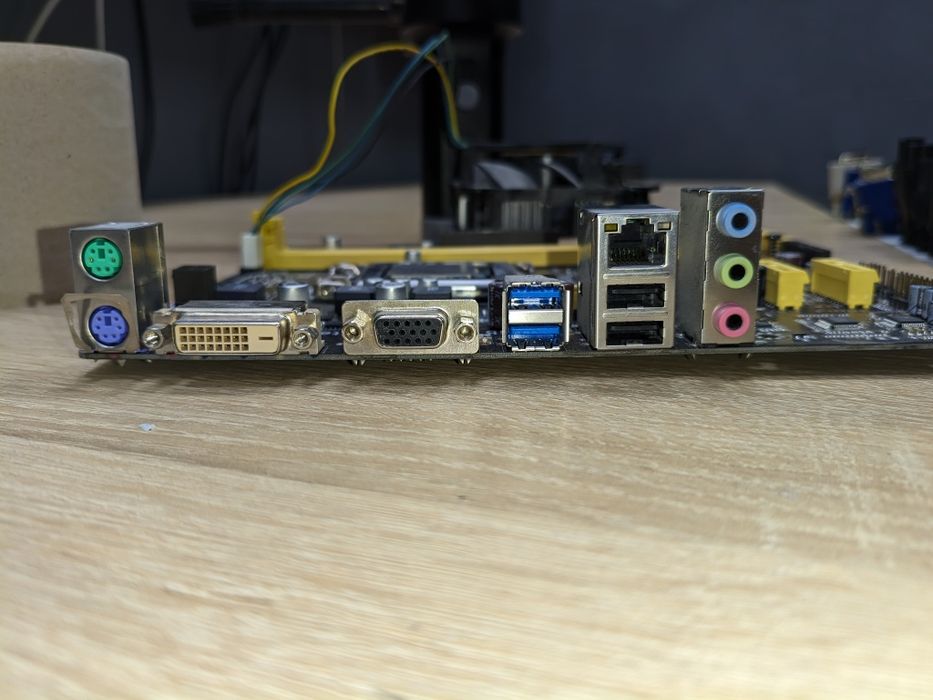 Asus H81 + Pentium  G3250 + кулер