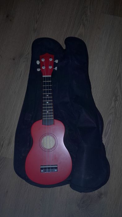 Укулеле червоне б/у в гарному стані