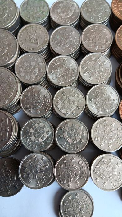 Lote com 325 moedas de 50 cent. 2,50 e 5 esc.