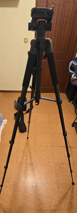 Câmera Nikon Coolpix P1000 + Tripé