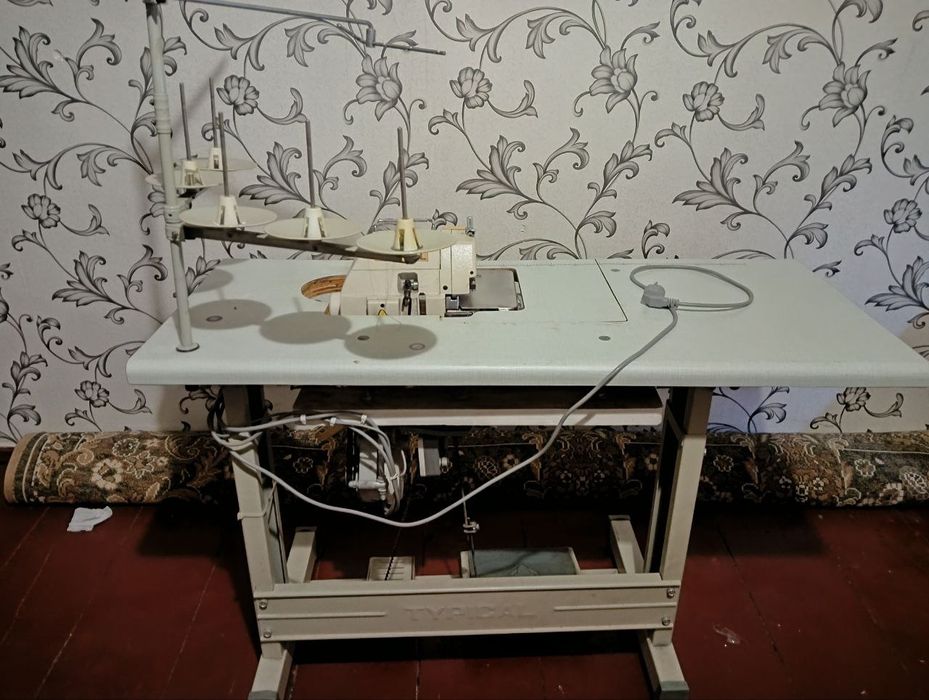 Продам оверлок TYPICAL