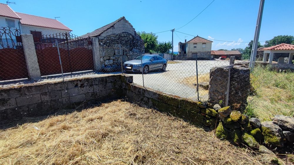 Terreno + Casa para restauro 300m2