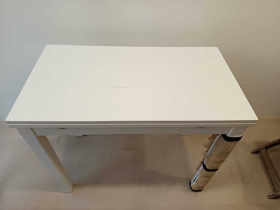 Mesa ikea branca, extensível e em bom estado